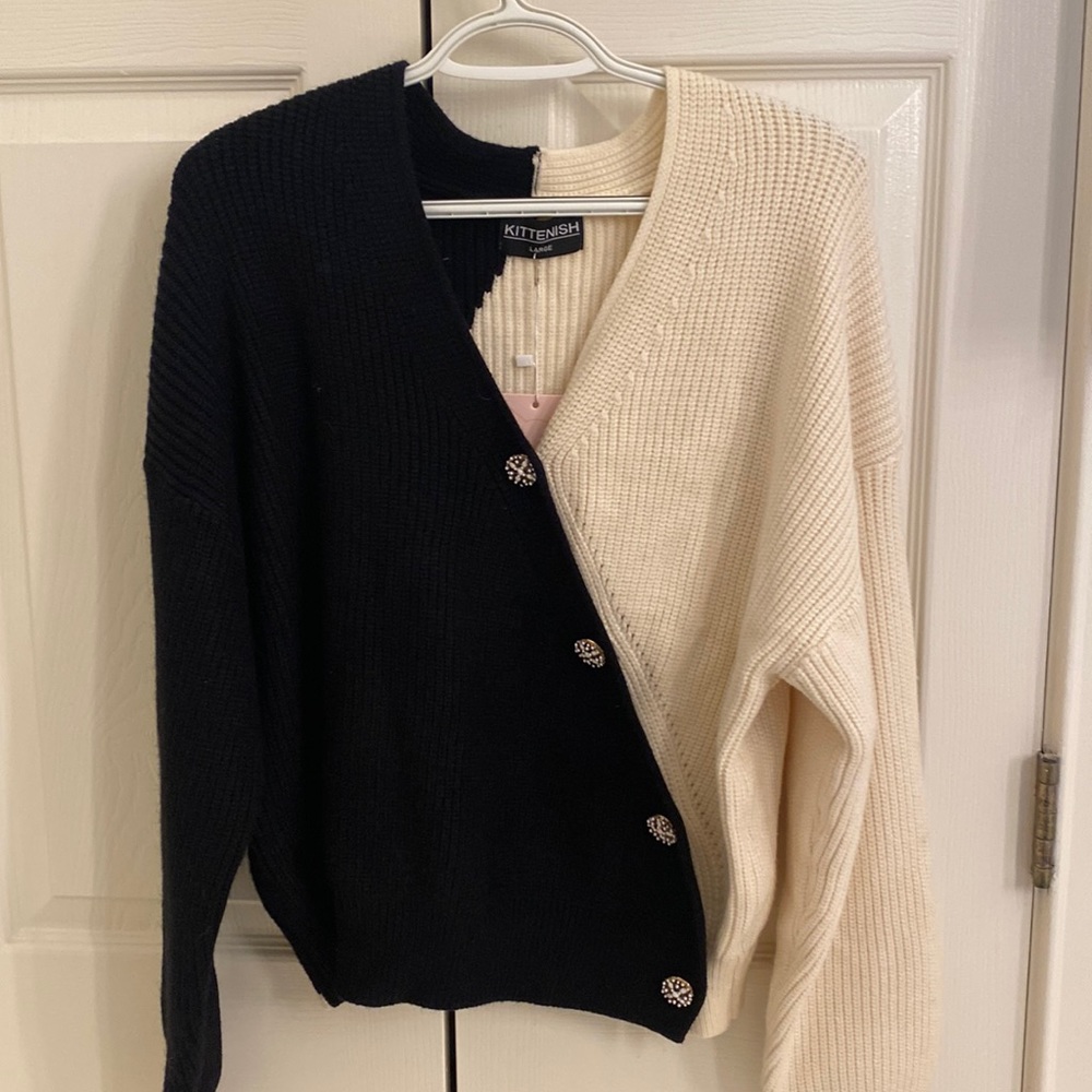 Kittenish new with tags L sweater